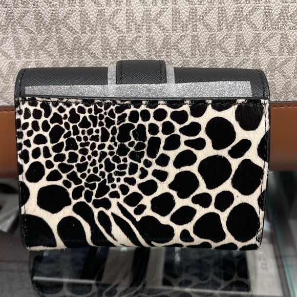 MICHAEL KORS
Carmen Medium Flap Bifold Faux Fur-Leather Wallet
Black
NWT - Picture 13 of 16